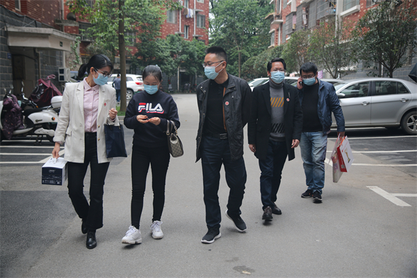 众筹7万元，捐赠独腿患癌高考学子