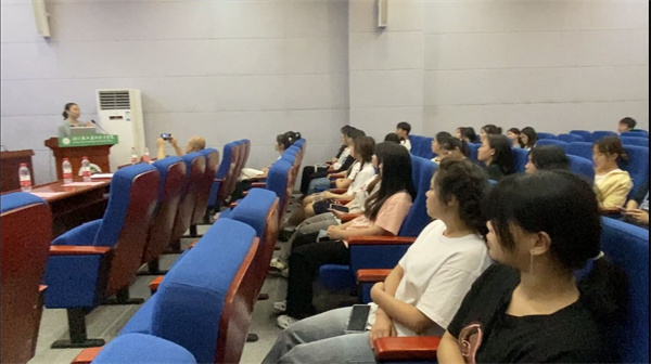 “思利及人助学圆梦班”举行汇报会