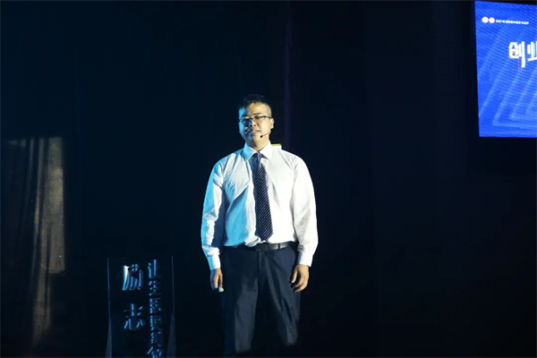 从职校生到985大学研究生，她说“机会只留给有准备的人”