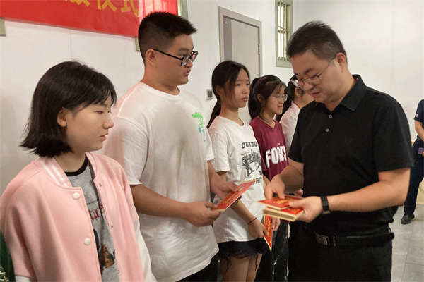 以茶为媒温暖湘西学子