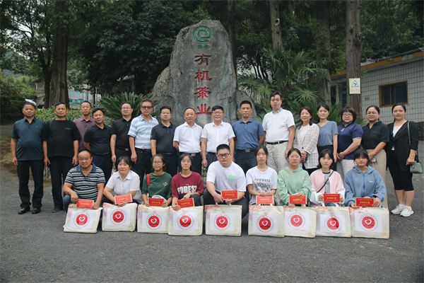 以茶为媒温暖湘西学子
