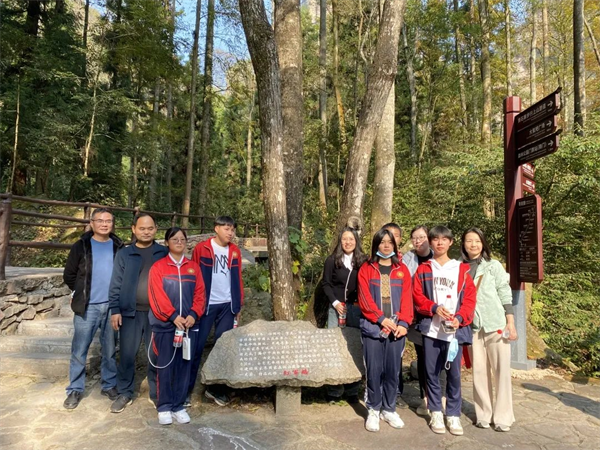 重走红军路， 再渡红军桥，致公党张家界市委会致爱小组组织“致公·同心（4）班”开展红色主题教育活动