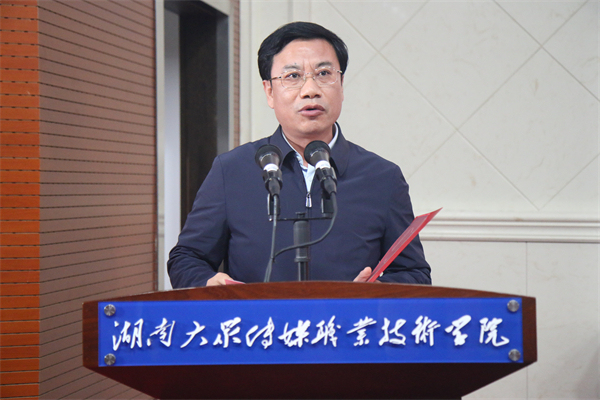 杨维刚出席“民盟·同心班”授牌仪式