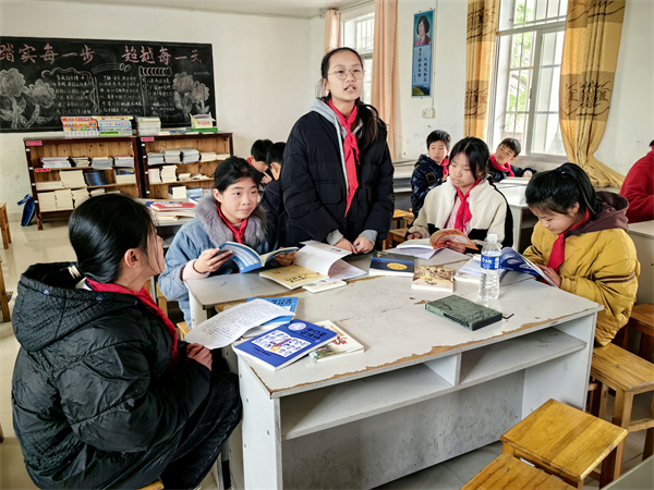 践行雷锋精神，为乡村学校捐书送温暖