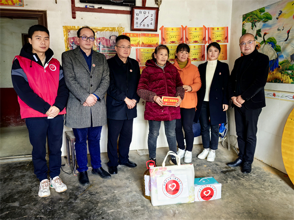 践行雷锋精神，为乡村学校捐书送温暖