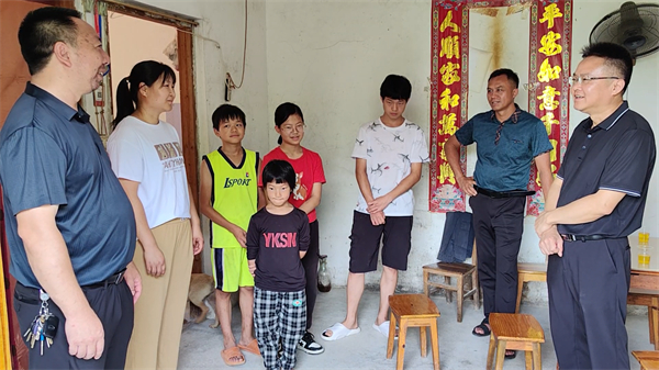 温暖工程情系老区瑶乡学子