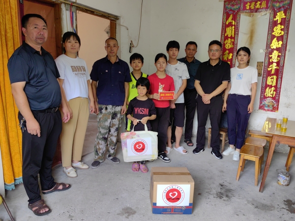 温暖工程情系老区瑶乡学子
