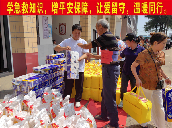 让爱留守，为乡村孩子送温暖