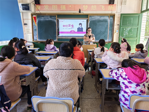 温暖工程“让爱留守”项目关爱乡村女孩