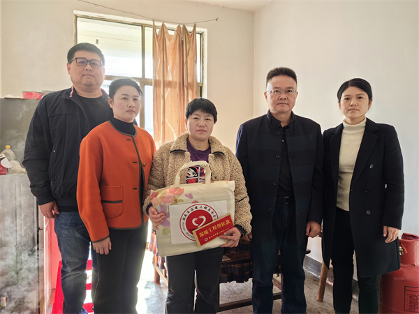 温暖工程“让爱留守”项目关爱乡村女孩