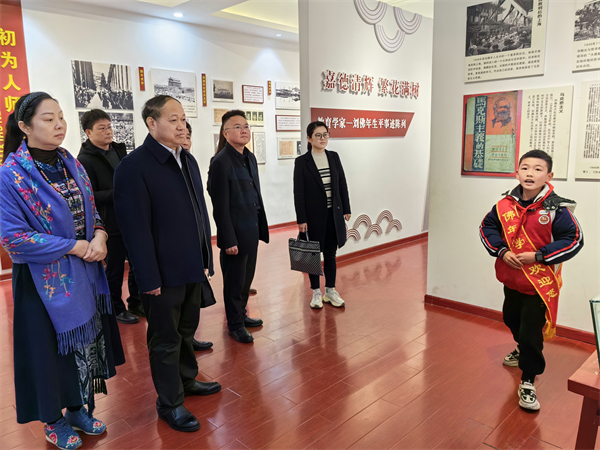 “三八”妇女节，为醴陵市佛年学校教师送温暖