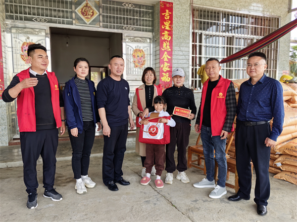湖南省温暖工程基金会赴澧县驰马岗村开展关爱留守儿童活动