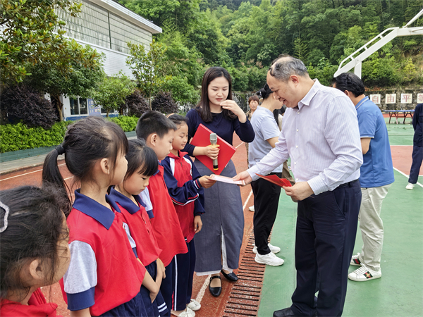 庆“六一”：缅怀佛年先生，关怀佛年学校
