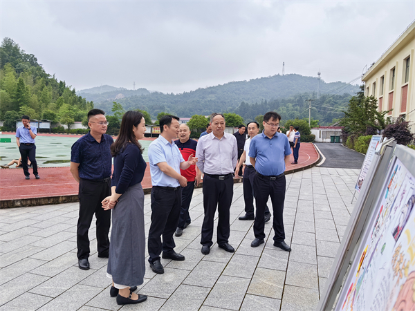 庆“六一”：缅怀佛年先生，关怀佛年学校