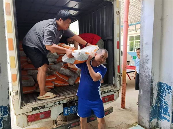 捐助资兴灾后重建