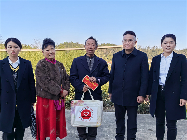 送年货送温暖