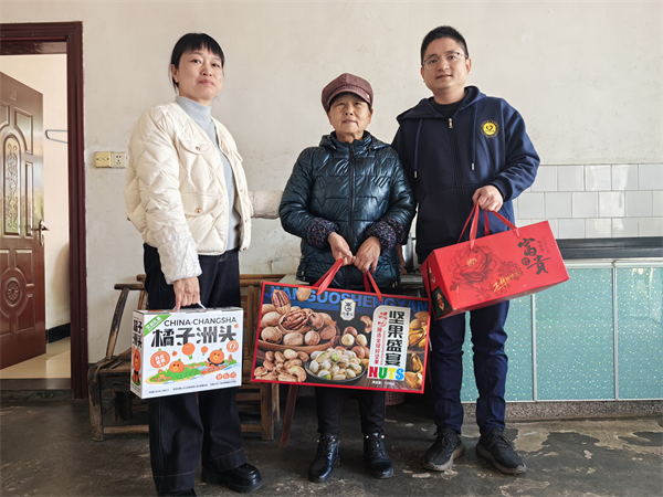 送年货送温暖