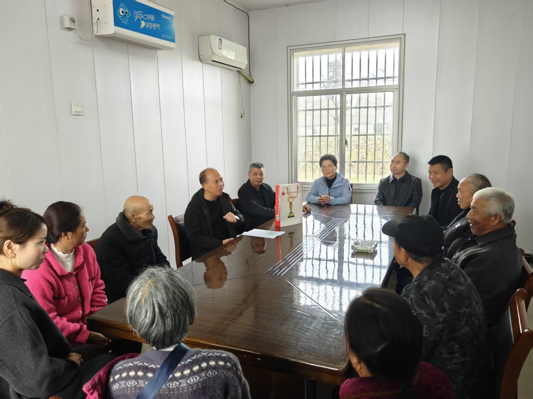 为受灾农户送温暖 为受灾农户送温暖