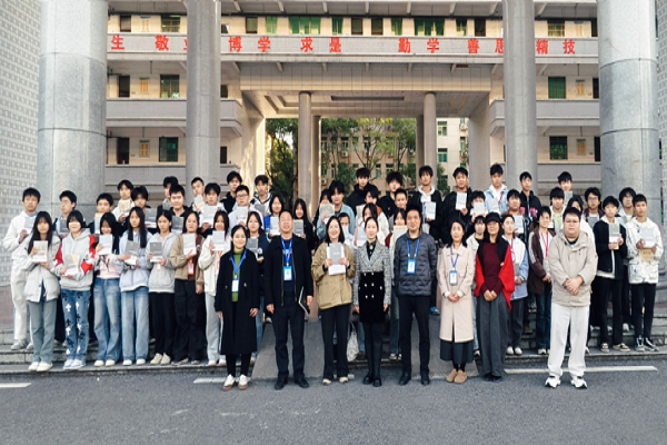 致公党衡阳市委会为衡阳技师学院“致公·嘉禾班”开展励志讲座暨图书公益捐赠活动