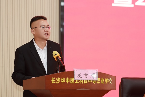 从“一次性输血”到“长期投资”，他分享如何为96个致公班拓展生命线｜致公助学