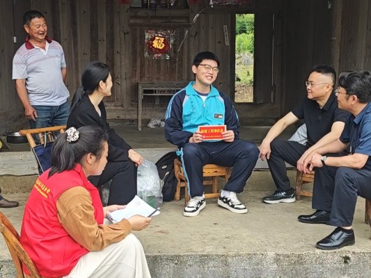 赴湘西永顺开展“一老一小”关爱活动