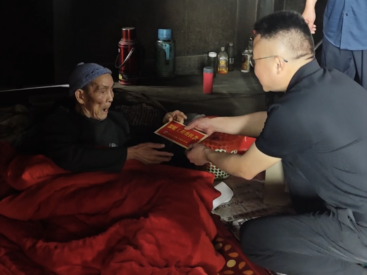 赴湘西永顺开展“一老一小”关爱活动