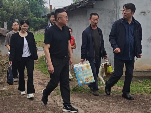 赴湘西永顺开展“一老一小”关爱活动