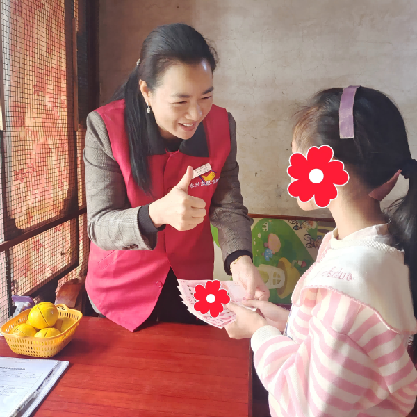 永兴县9名困境儿童收到帮扶款