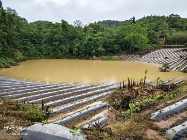 援助石门县壶瓶山镇黄连棚村受灾农户