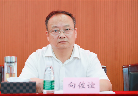 4.致公党省委专职副主委向佐谊主持